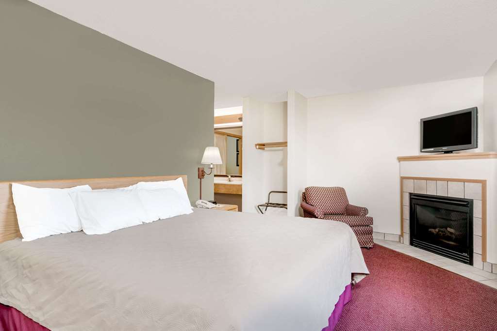Moose Lake Lodge & Suites Habitación foto