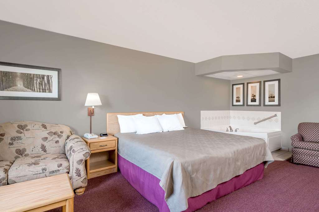 Moose Lake Lodge & Suites Habitación foto